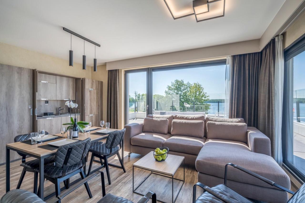 Golden Lakes Hotel Boussu-lez-Walcourt Екстер'єр фото