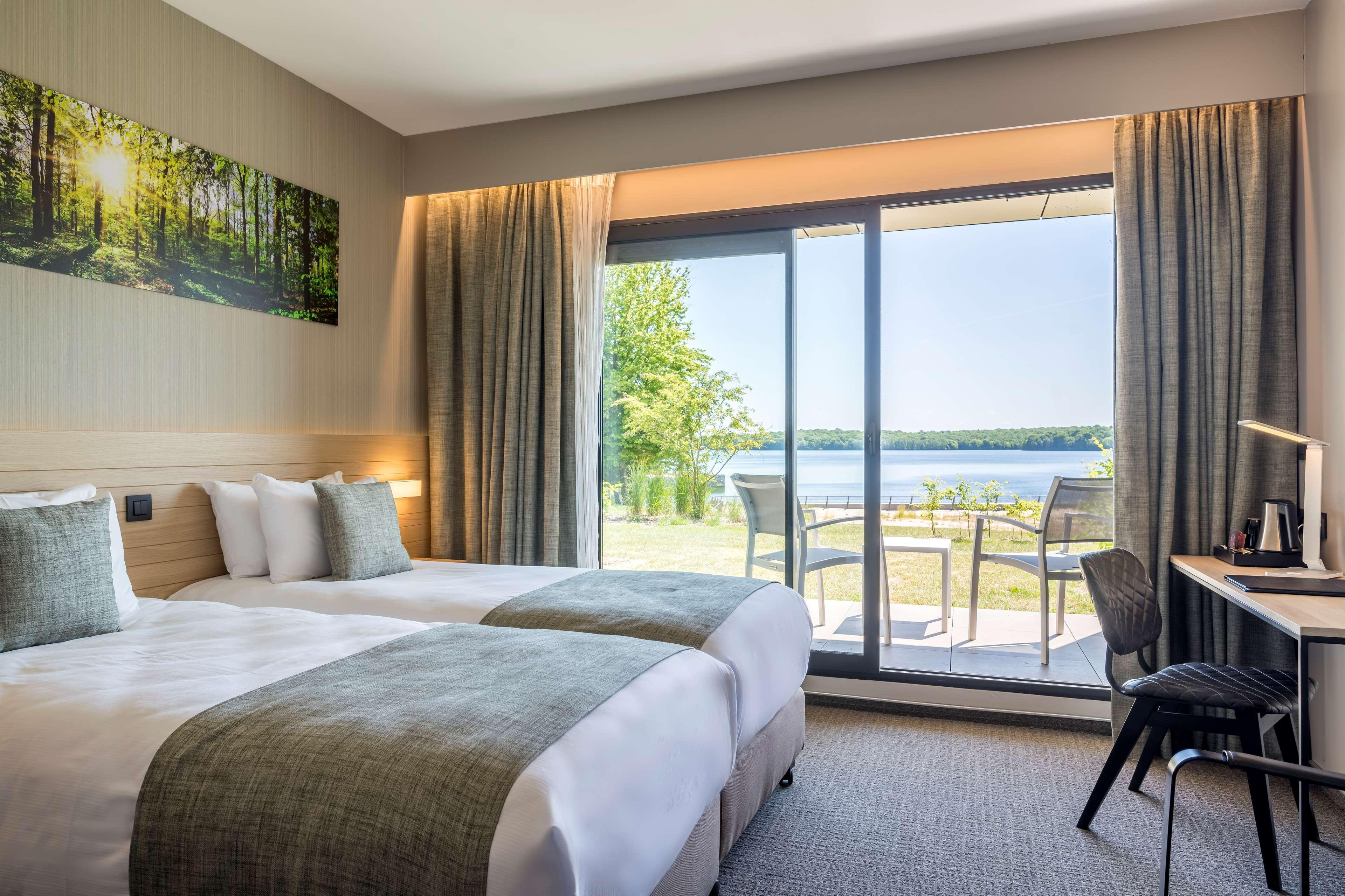 Golden Lakes Hotel Boussu-lez-Walcourt Екстер'єр фото