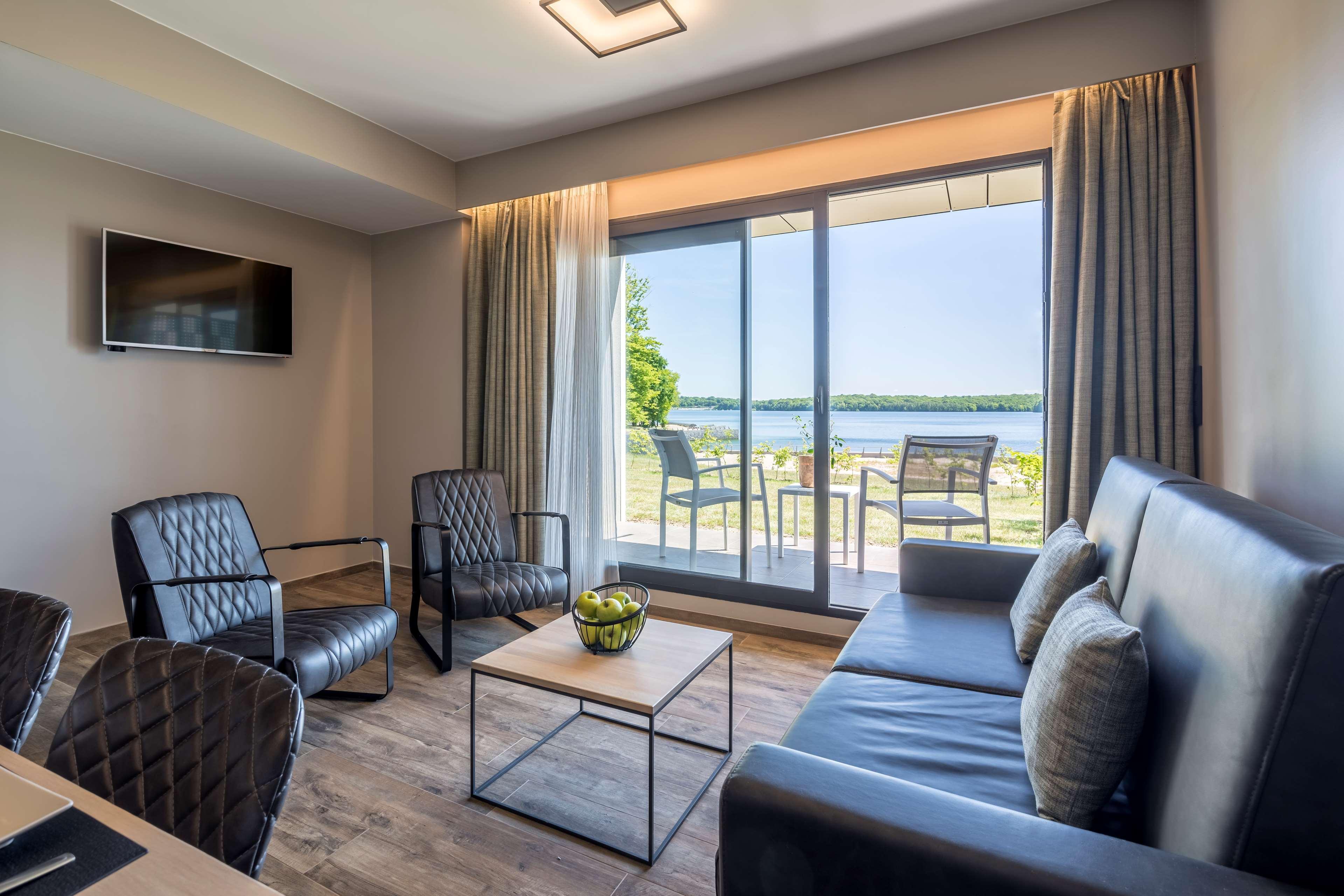 Golden Lakes Hotel Boussu-lez-Walcourt Екстер'єр фото