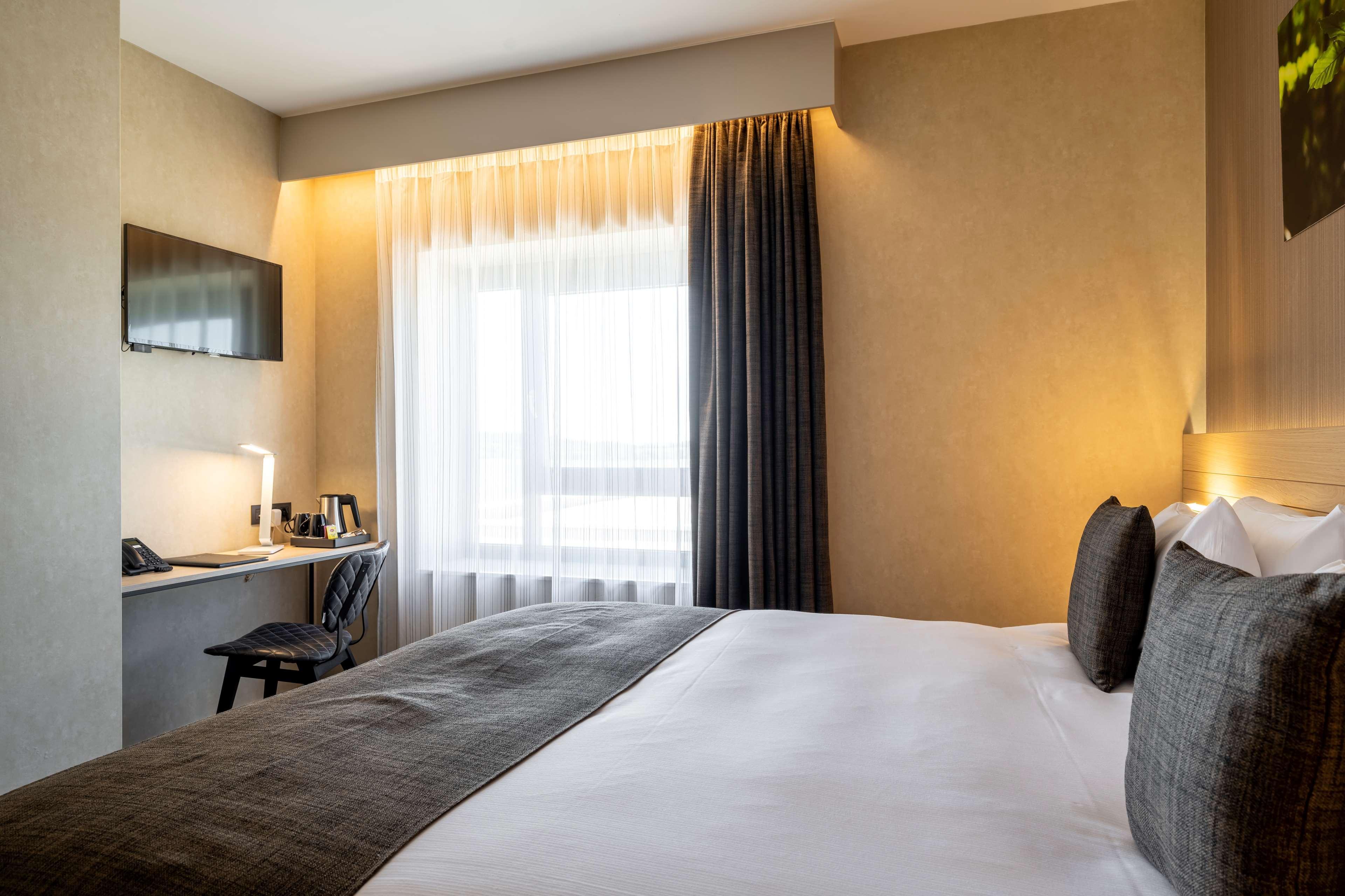 Golden Lakes Hotel Boussu-lez-Walcourt Екстер'єр фото