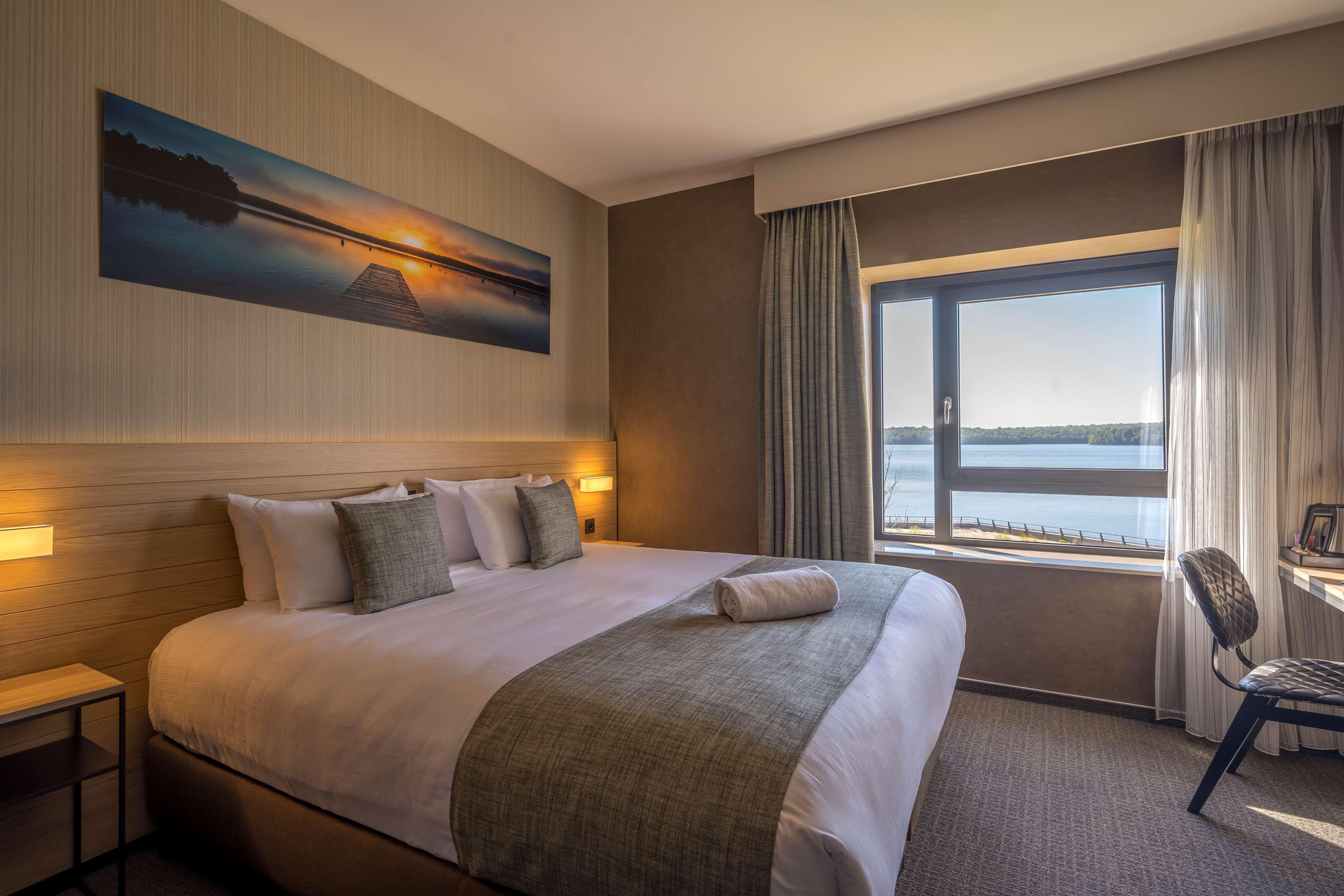 Golden Lakes Hotel Boussu-lez-Walcourt Екстер'єр фото