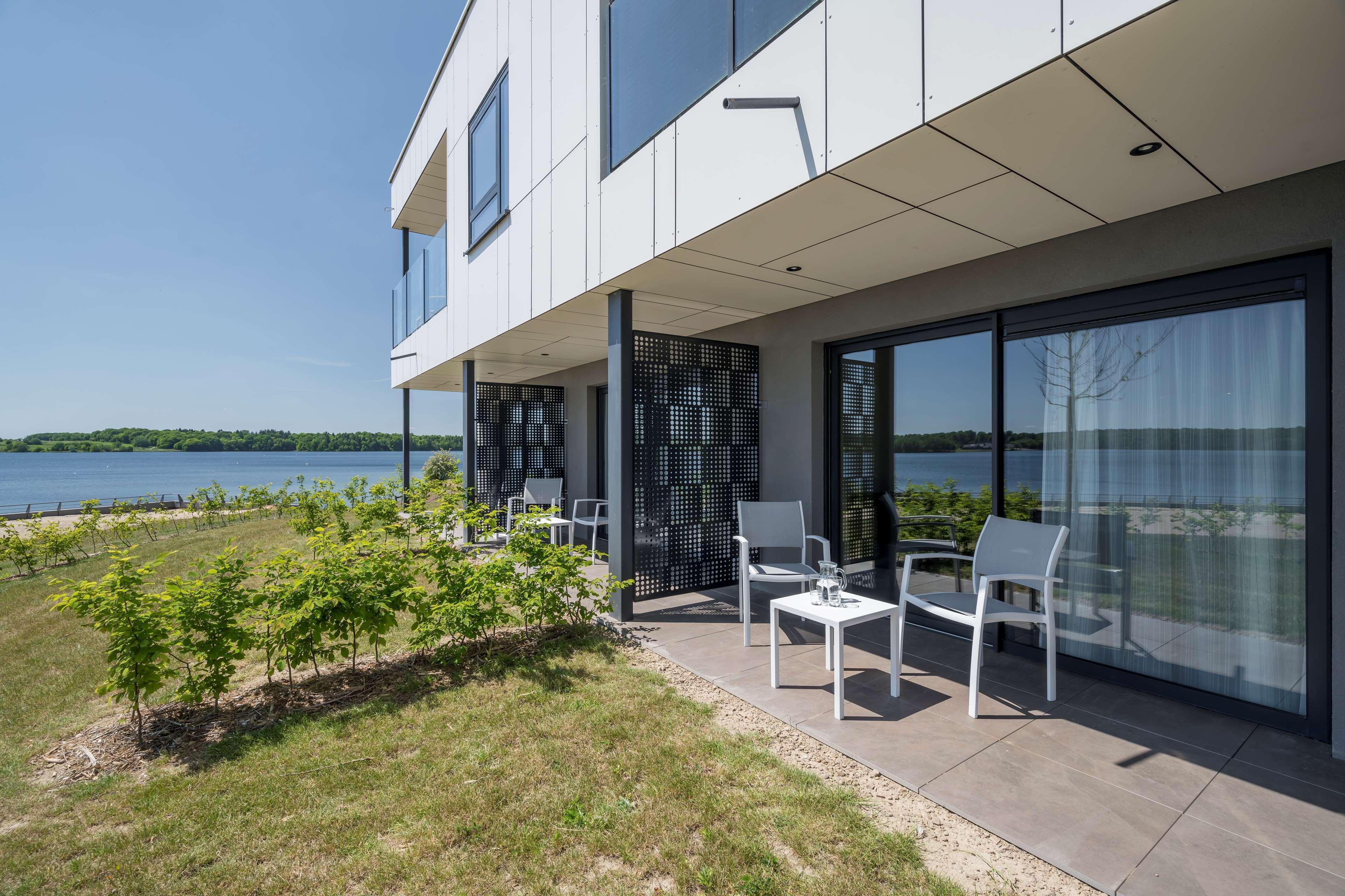 Golden Lakes Hotel Boussu-lez-Walcourt Екстер'єр фото