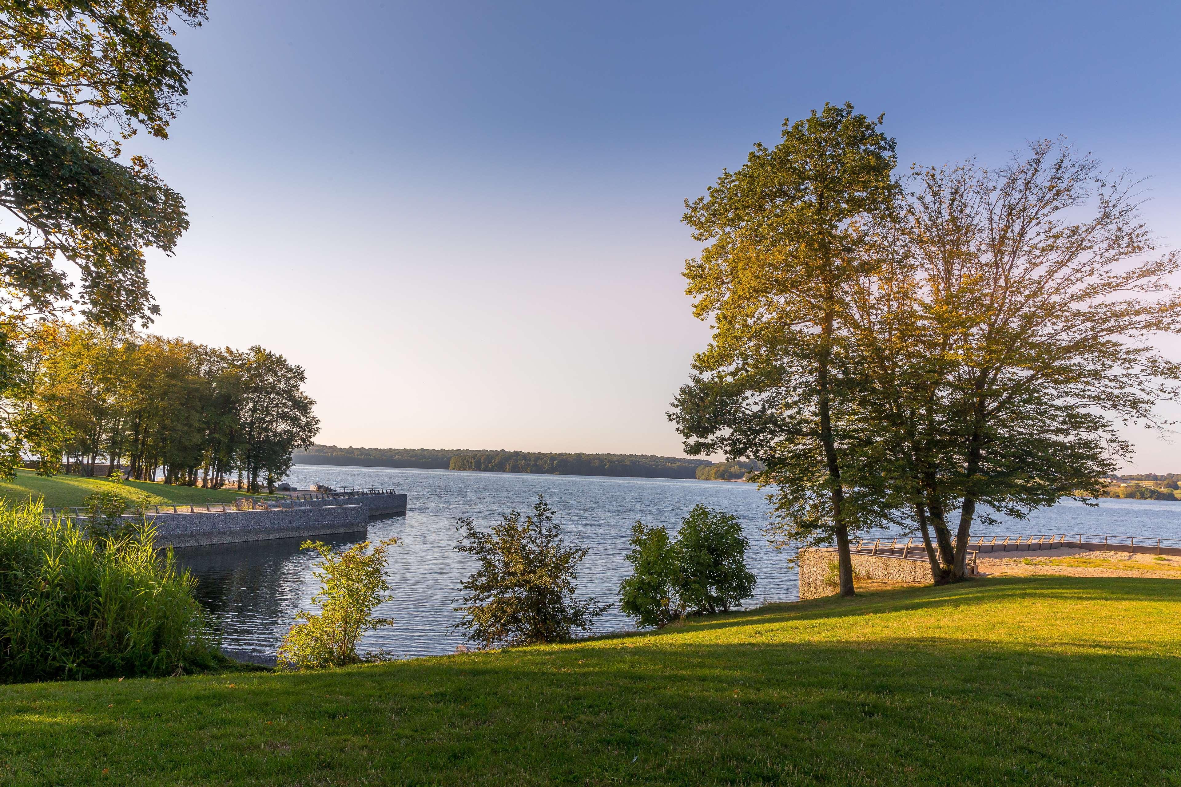 Golden Lakes Hotel Boussu-lez-Walcourt Екстер'єр фото